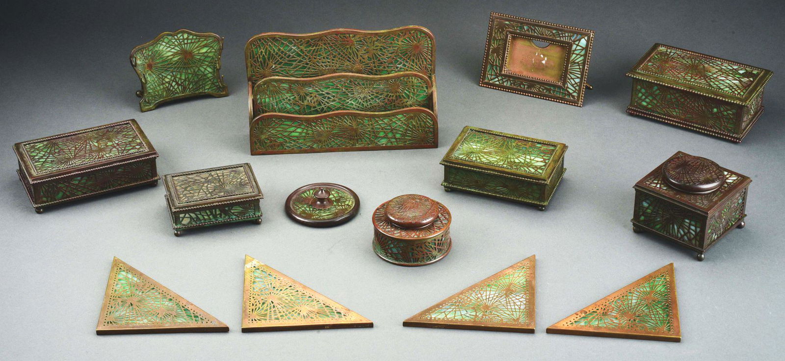 TIFFANY STUDIOS 12-PIECE DESK SET IN PINE NEEDLE (1 of 12)