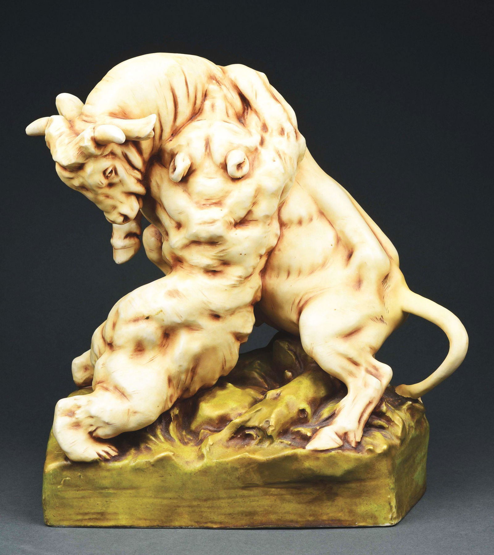 AMPHORA LARGE BULL AND BEAR IN BATTLE. (1 of 7)