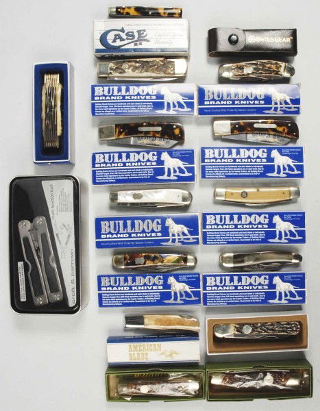 Lot of 16: Boxed Folders Knives.: Bulldog Brand Hand Forged Solingen-Germany nine mint boxed high-end patterns. Includes 3 – ¾" 12-blade stag Congress; two 4 – 1/16" 1-blade cotton samplers handled in tortoise cell with full blad