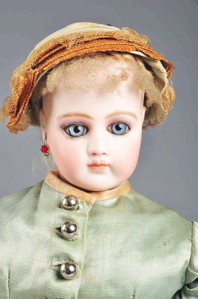 Rare Early Jumeau Portrait Face Lady Doll.: Unmarked bisque socket head on shoulder plate, lovely early portrait face with thick light brown eyebrows, mauve eye shadow, painted upper and lower eyelashes, black eyeliner, large blue enameled glas