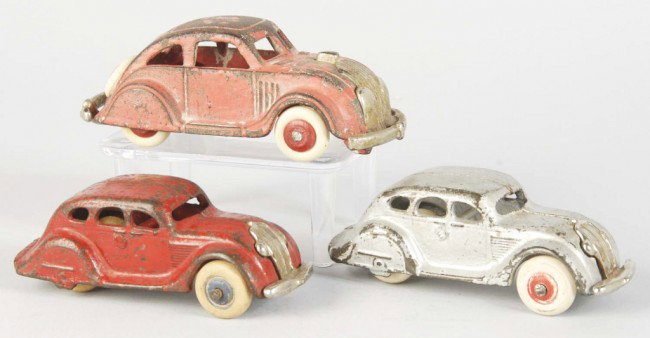 Lot of 3: Cast Iron Air Flow Auto Toys.: Includes two Arcade and one Hubley, all with nickel grilles. Some of the rubber tires are replacement and some scratching and paint loss, especially to roof of largest car. Size: Largest: 4 - 1/2" L. 