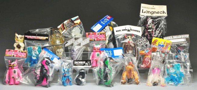 Large Lot of Vinyl Figures.: Japanese. Target Earth, Dream Rocket, Skull Zombi, Longneck, etc. Condition: (Excellent).