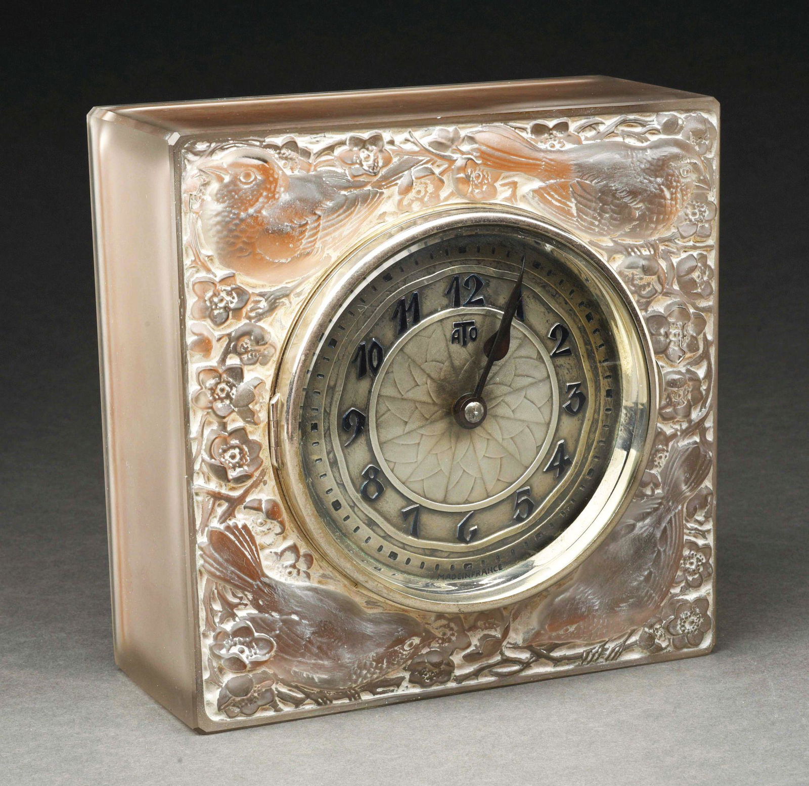 LALIQUE MOINEAUX GLASS CLOCK. (1 of 4)