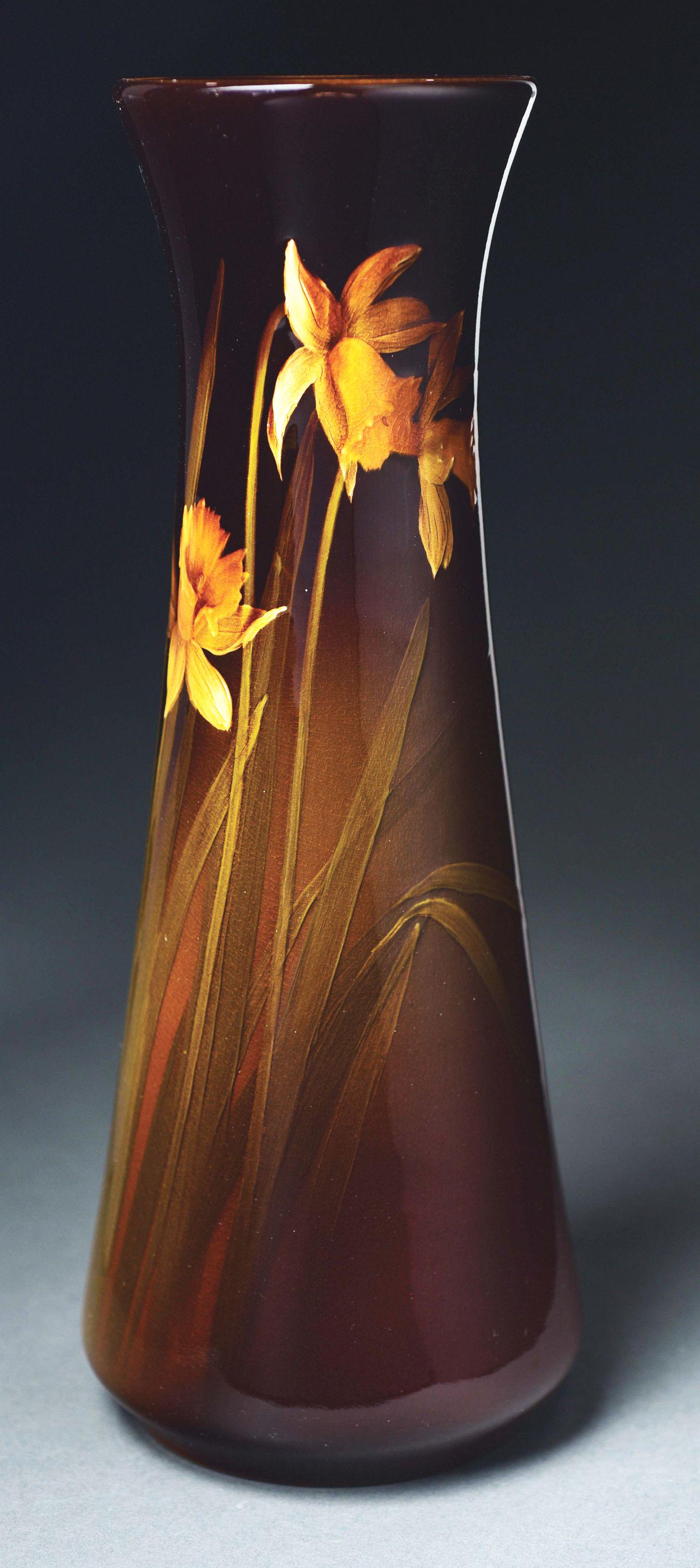 ROOKWOOD DAFFODIL VASE. (1 of 4)