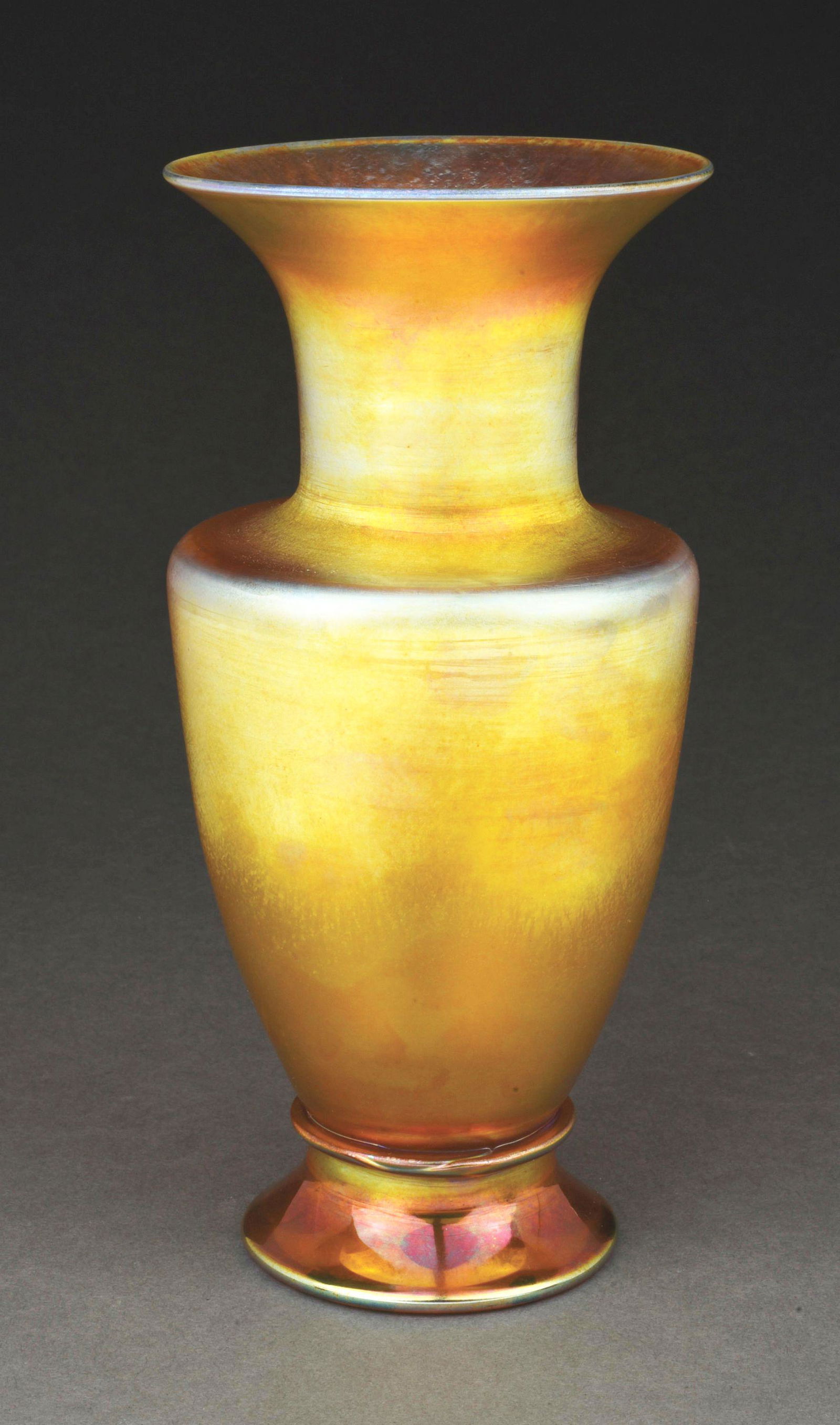 TIFFANY STUDIOS FAVRILE GLASS VASE. (1 of 5)