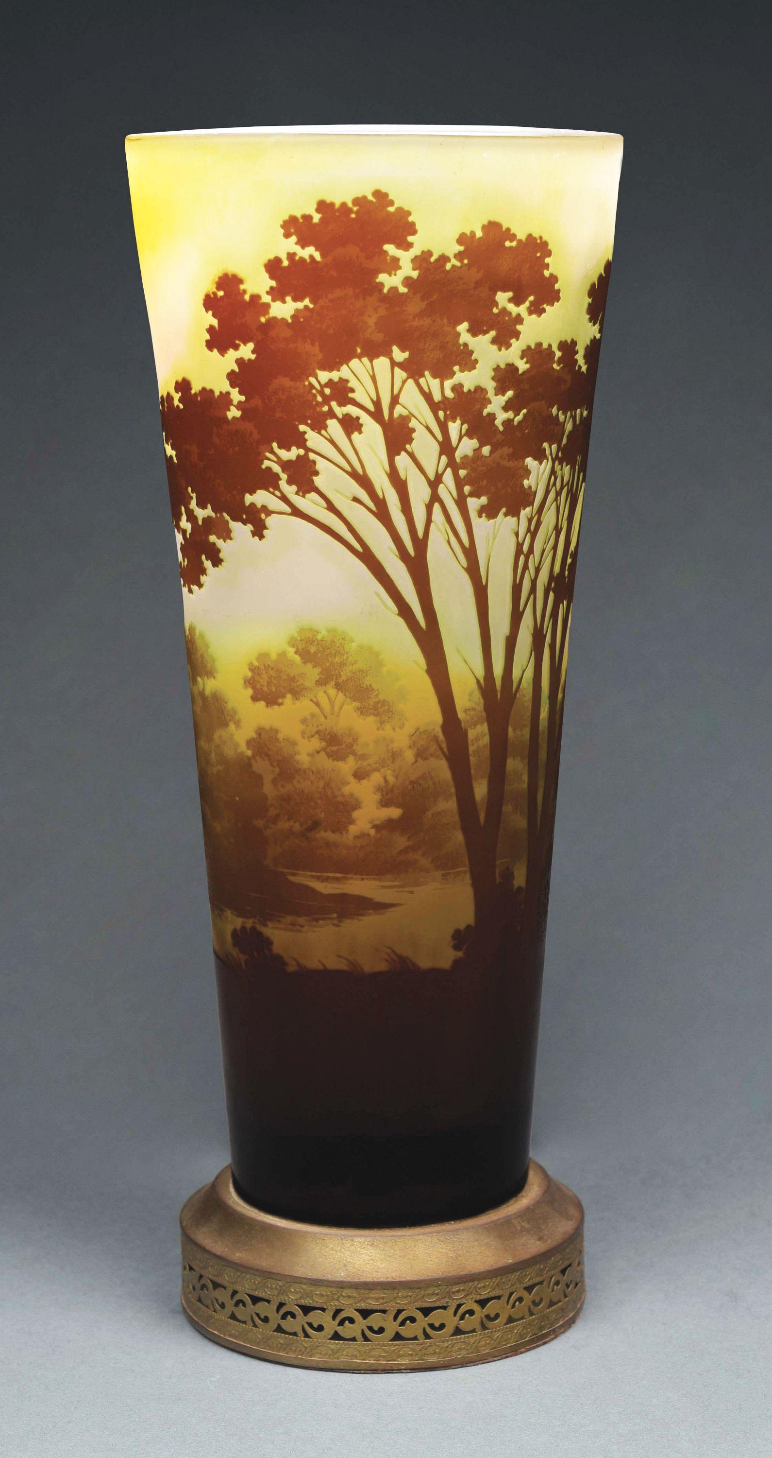 GALLE CAMEO LANDSCAPE LAMP. (1 of 10)