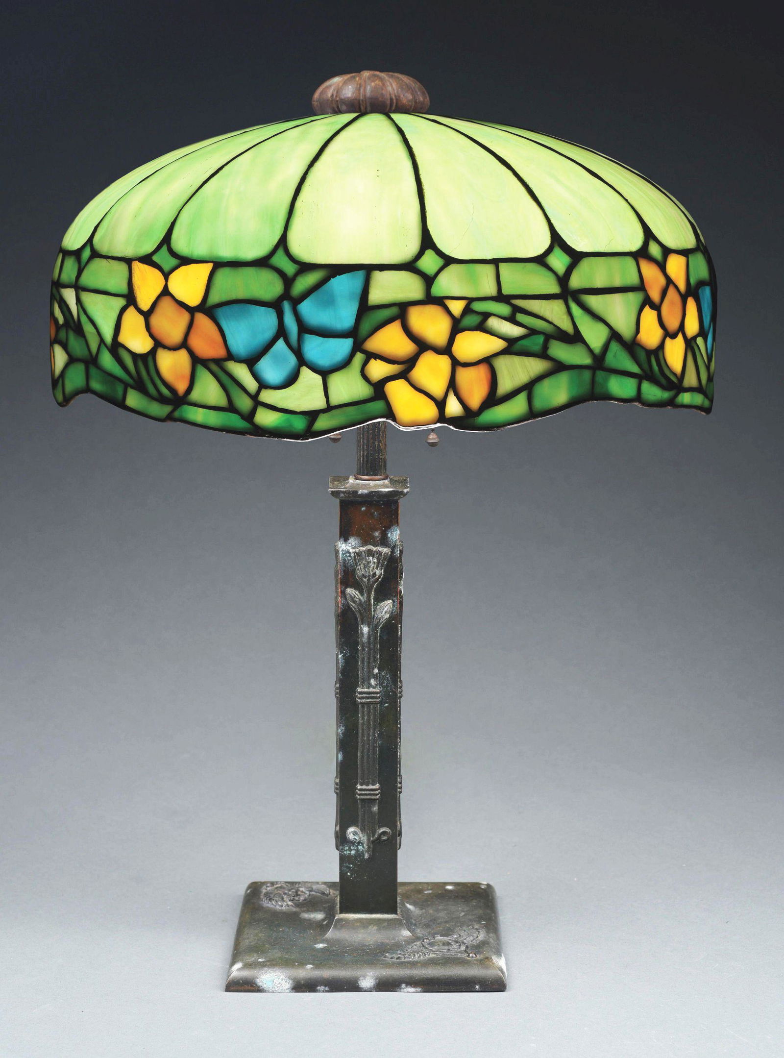 ANTIQUE LEADED GLASS TABLE LAMP WTIH FLOWERS AND BUTTERFLIES. (1 of 8)