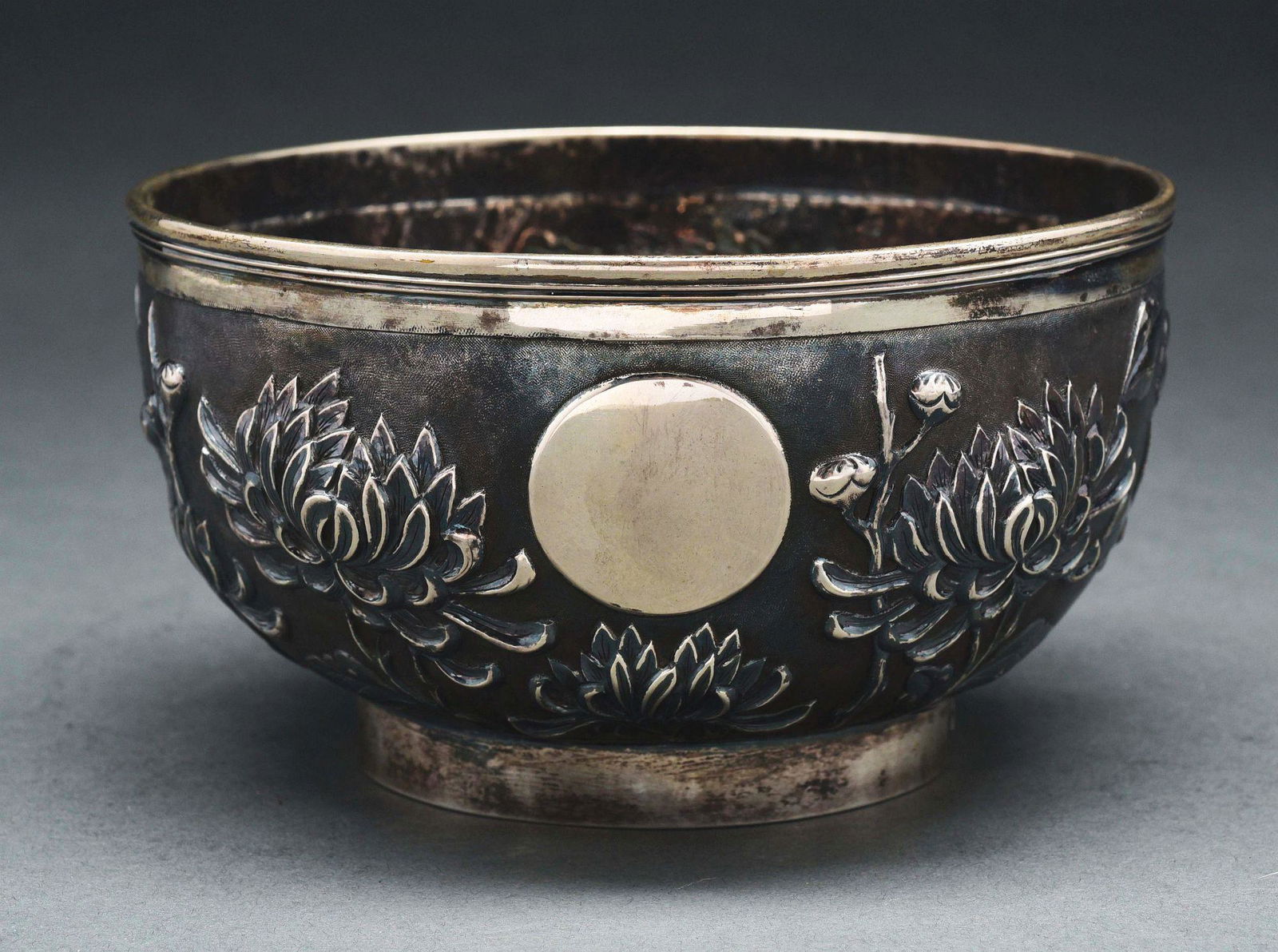 A CHINESE EXPORT SILVER BOWL. (1 of 6)