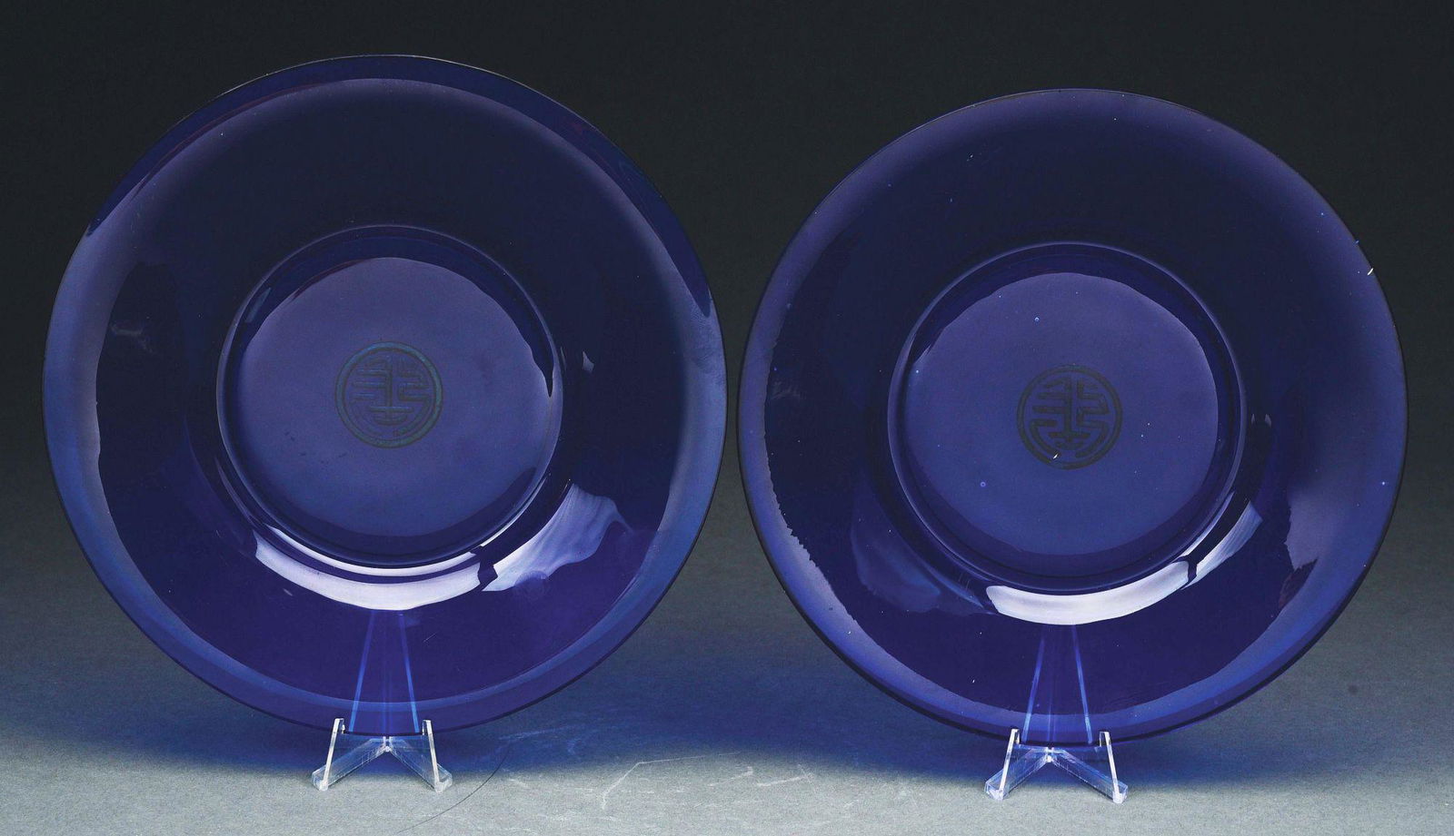 LOT OF 2: PEKING GLASS DISHES WITH GILDED CHINESE CHARACTER. (1 of 4)