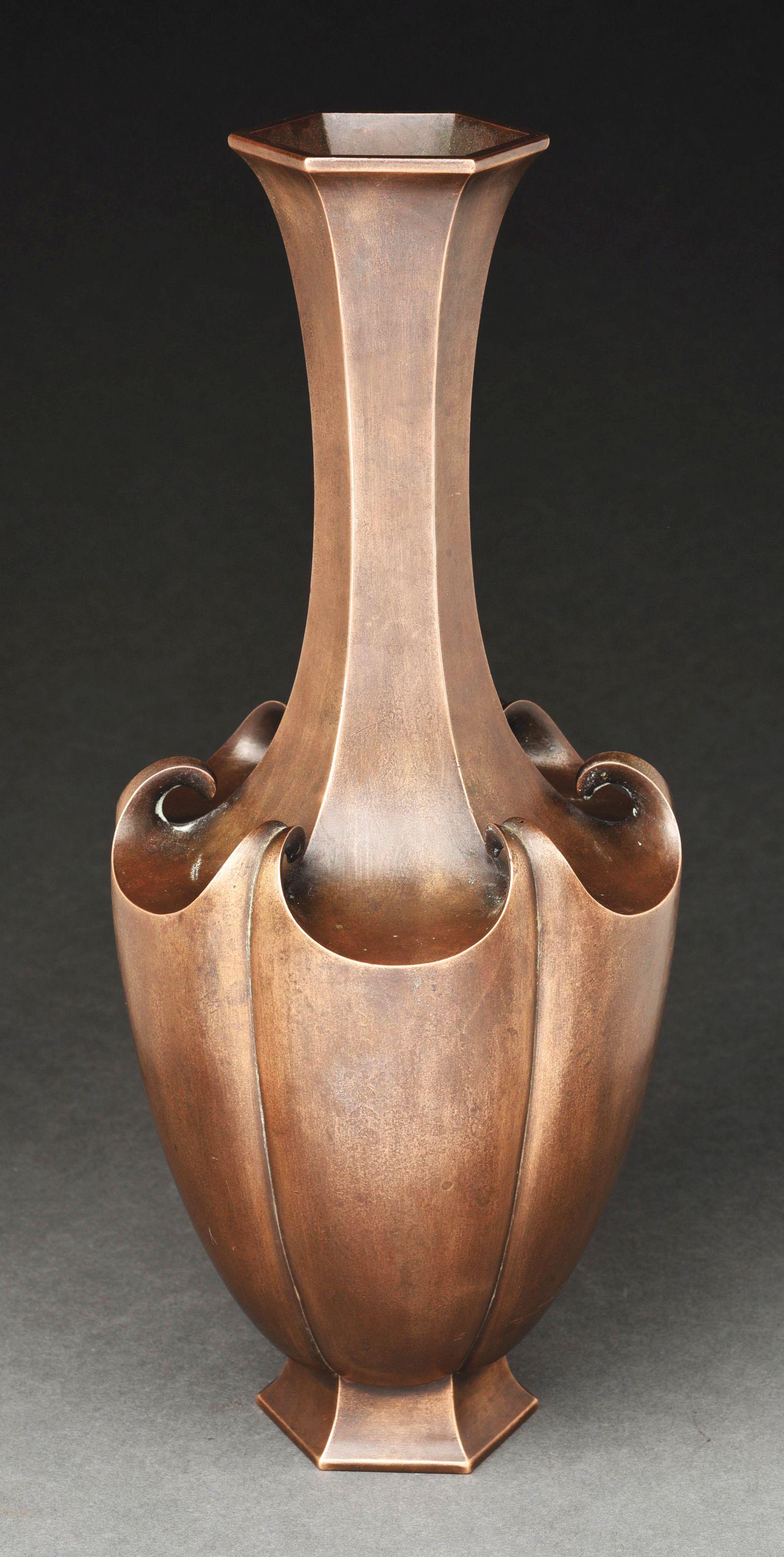 19TH C. LARGE ANTIQUE BRONZE VASE JAPAN MEIJI OR EDO PERIOD. (1 of 6)