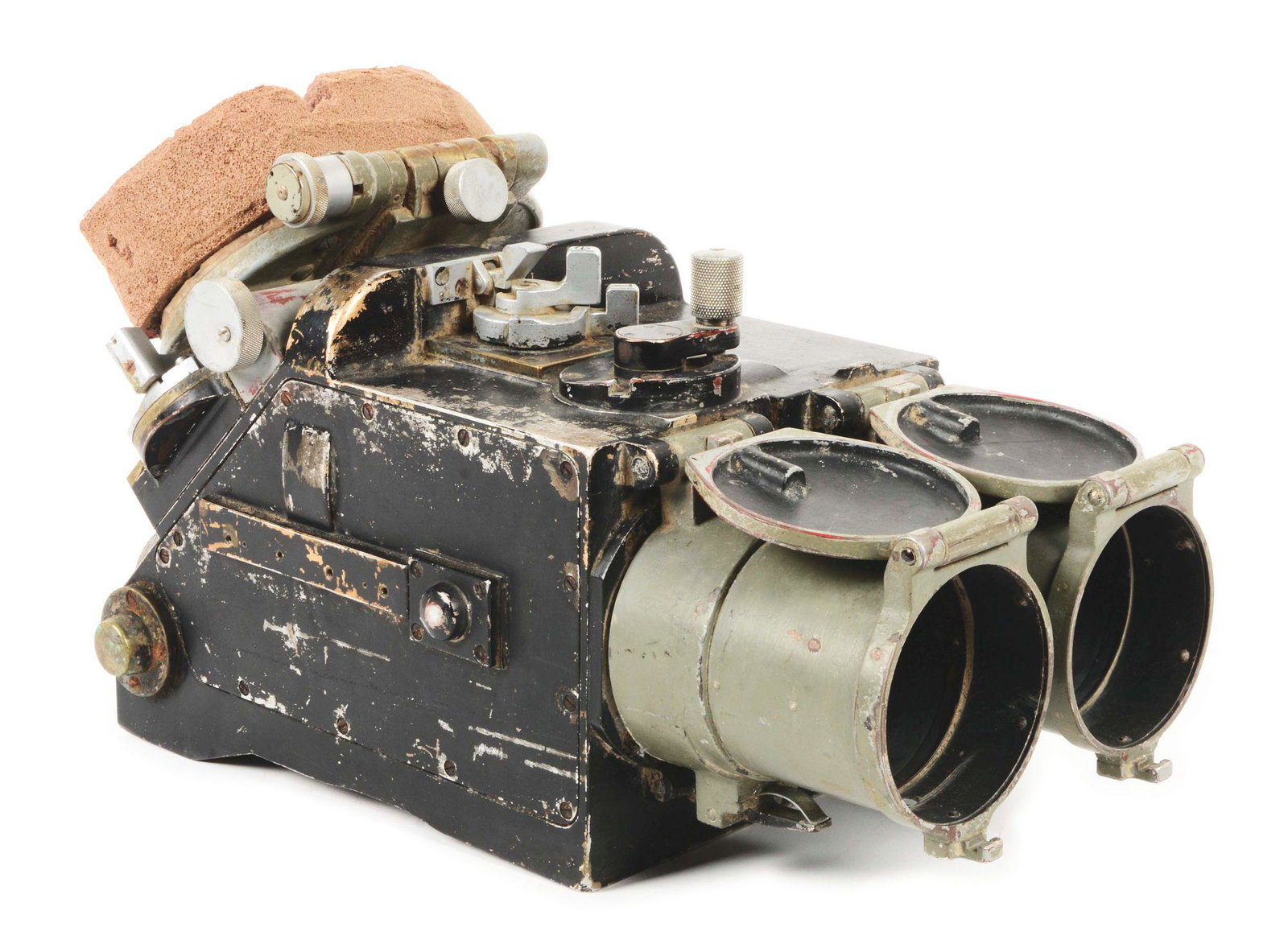 GERMAN WWII CARL ZEISS B.Z.SCHR. E.C/1A KRIEGSMARINE BINOCULARS.: World War II B.Z.schr.E (Binocular sight with inclined eyepieces) Close-Range Scope Kriegsmarine Binoculars. Around 1943, these optics were used on anti-ship and anti-aircraft trio of 105mm guns insta