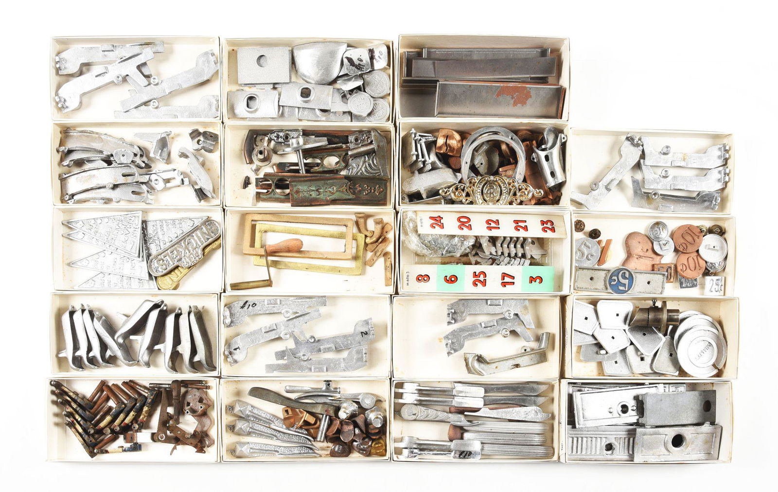 LARGE LOT OF SMALL TRADE STIMULATOR AND SLOT MACHINE PARTS. (1 of 2)