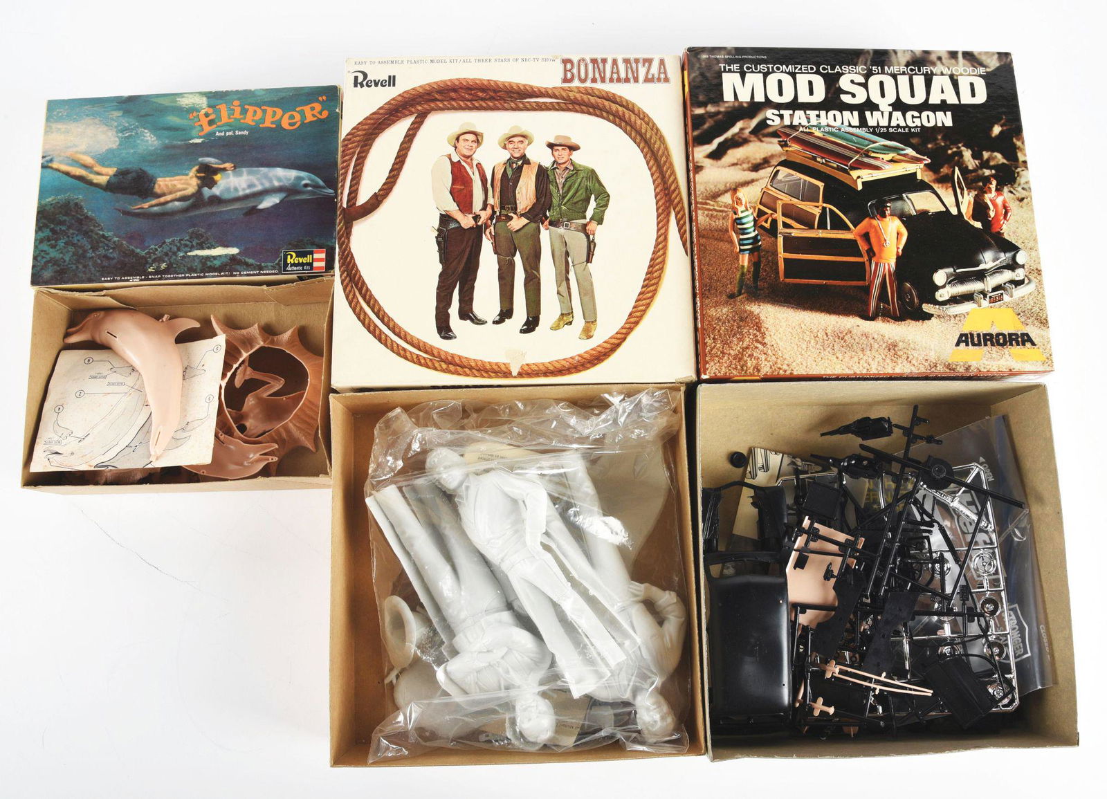 LOT OF 3: TV-THEMED REVELL AND AURORA MODEL KITS. (1 of 3)
