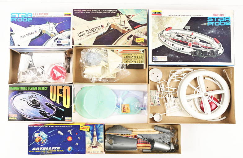 LOT OF 5 VARIOUS LINDBERG SPACERELATED MODEL KITS. (2456) on Aug 10