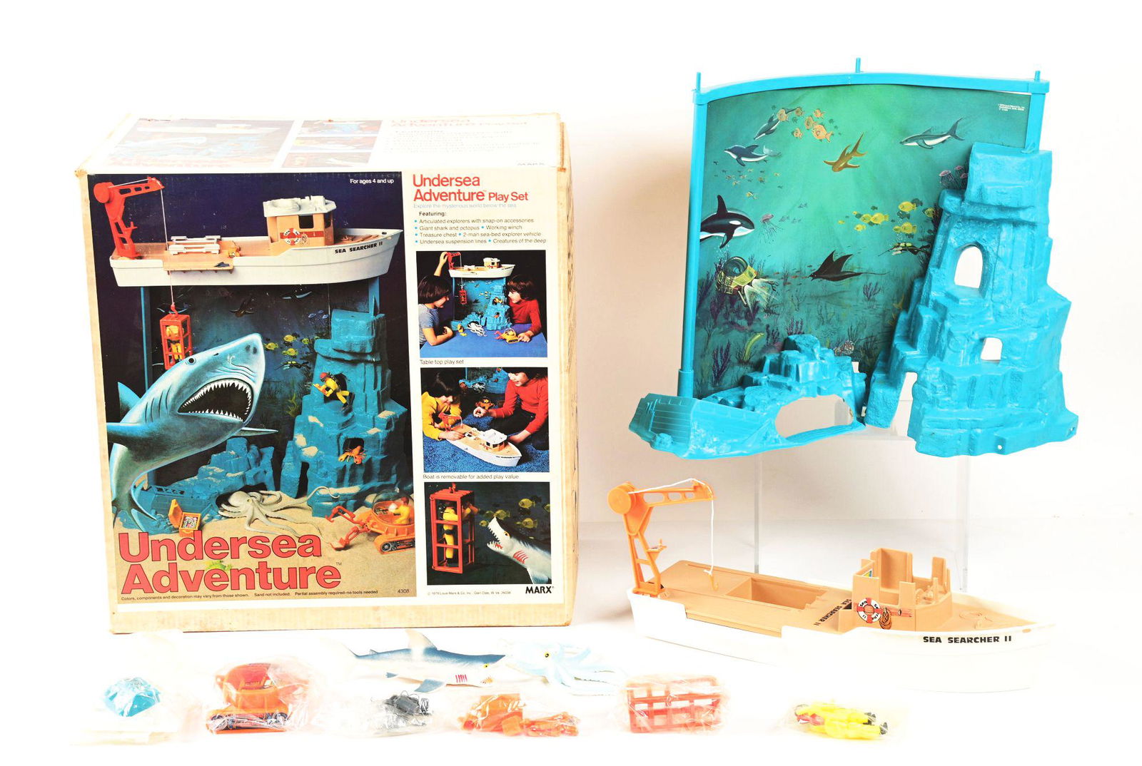 MARX UNDERSEA ADVENTURE PLAY SET. (1 of 2)