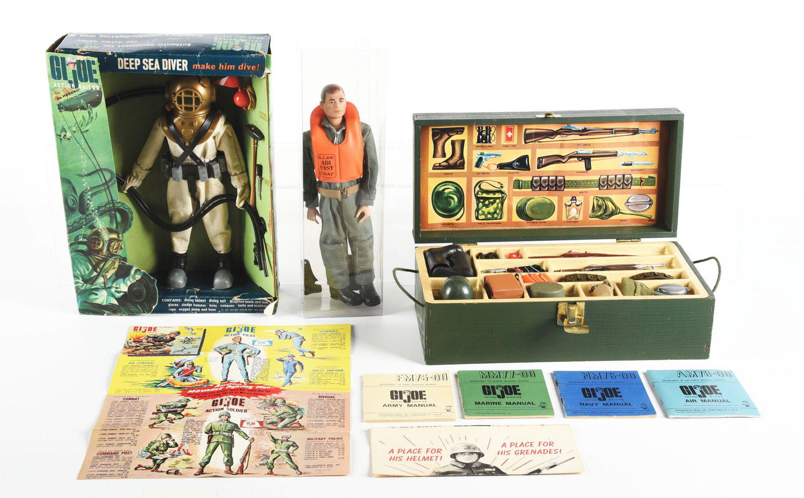 LOT OF 2: G.I. JOE FIGURES AND LOCKER WITH ACCESSORIES. (1 of 8)