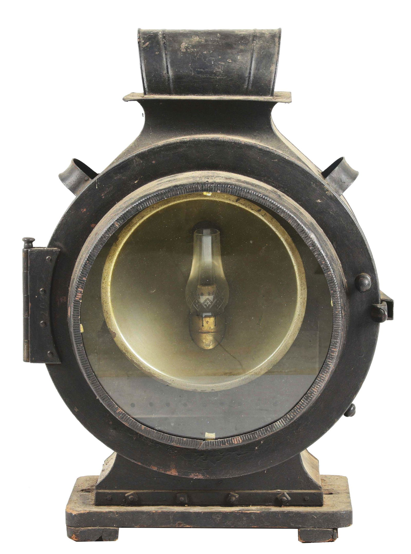 STEAM LOCOMOTIVE HEADLIGHT. (1 of 4)