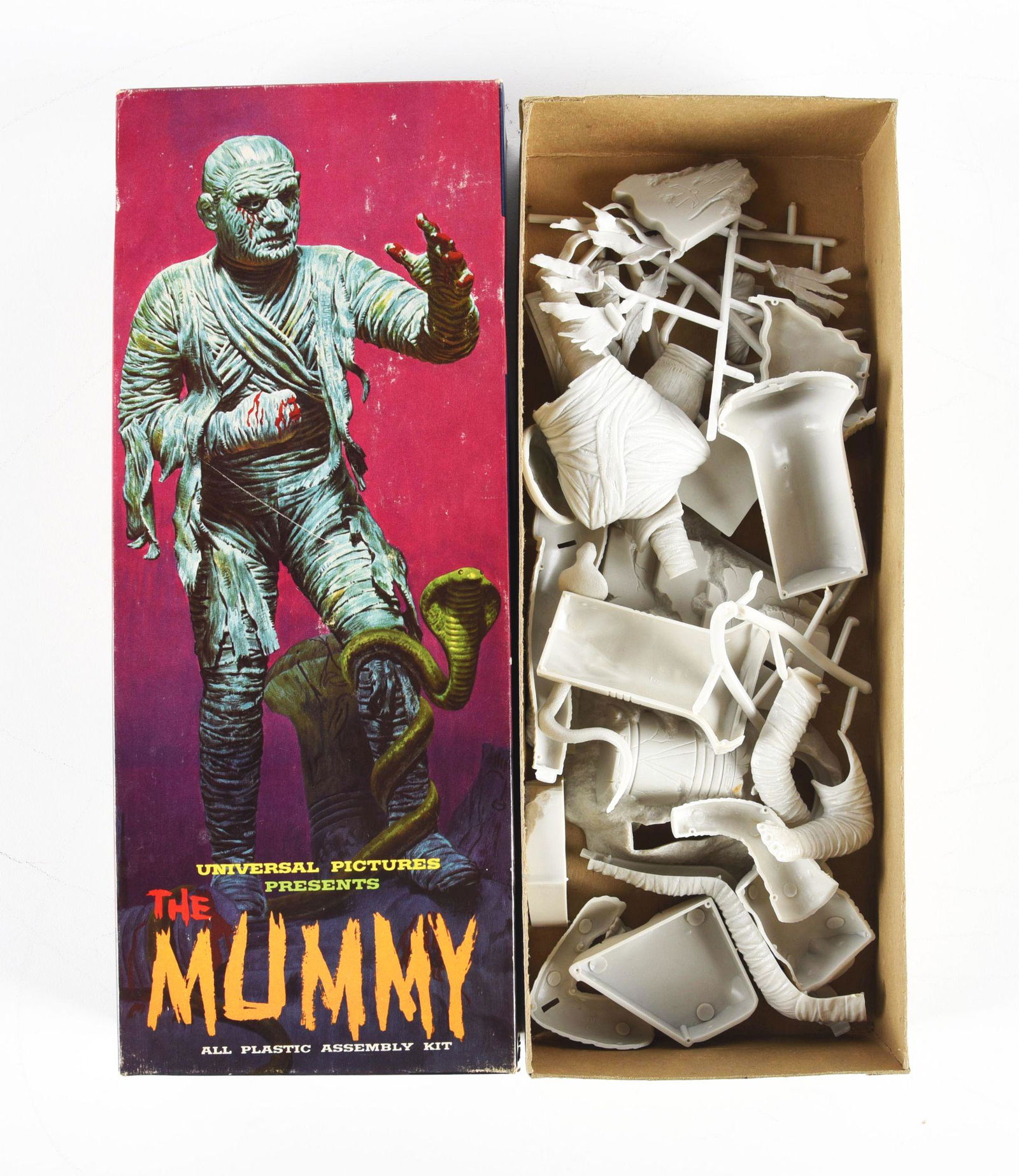 AURORA THE MUMMY PLASTIC MODEL KIT. (1 of 3)
