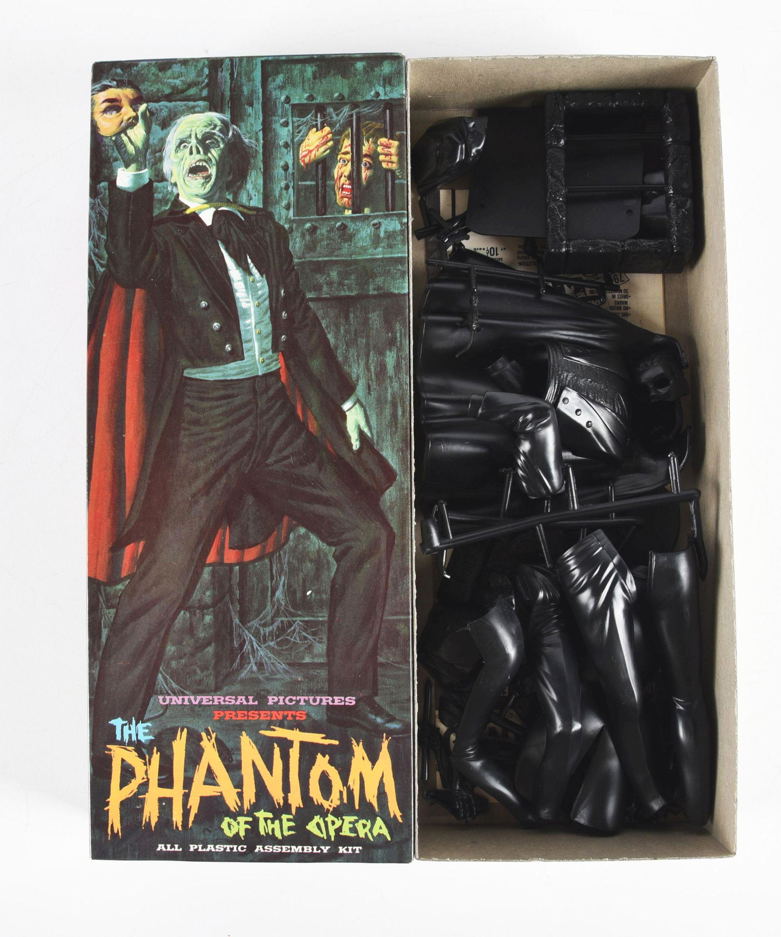 AURORA THE PHANTOM OF THE OPERA PLASTIC MODEL KIT. (1 of 3)