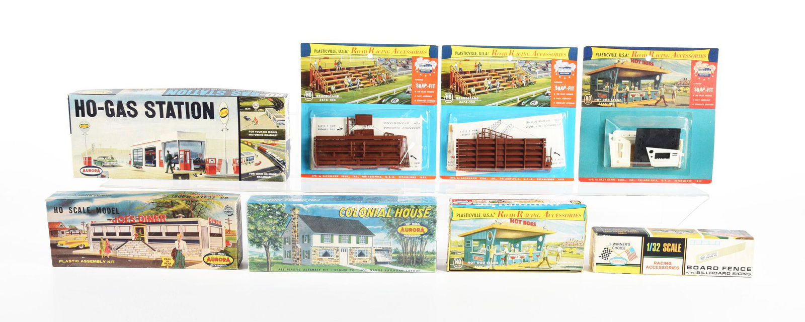 LOT OF 8: VARIOUS PLASTICVILLE AND AURORA RACING-THEMED MODEL KITS. (1 of 2)