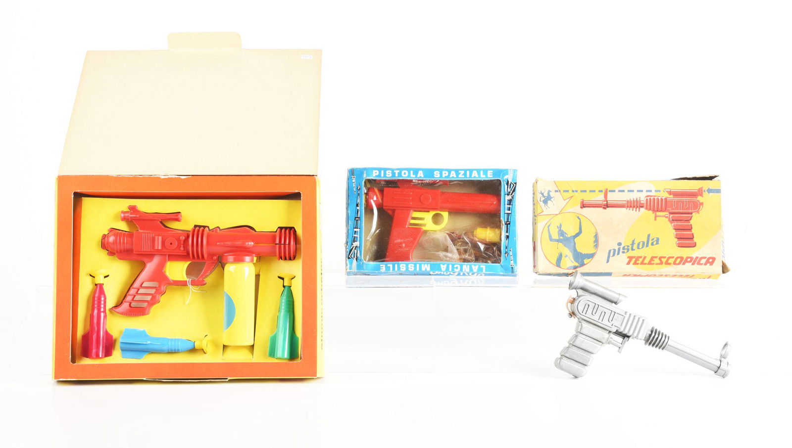 LOT OF 3: ITALIAN MADE PLASTIC SPACE GUNS IN ORIGINAL BOXES. PISTOLS. (1 of 2)