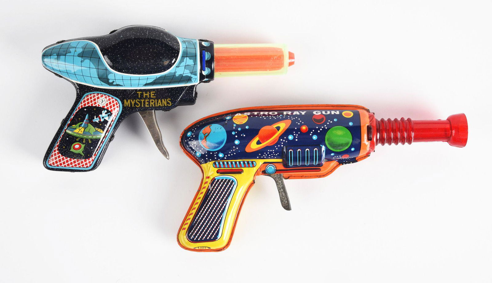 LOT OF 2: JAPANESE TIN LITHO RAY GUNS. (1 of 2)