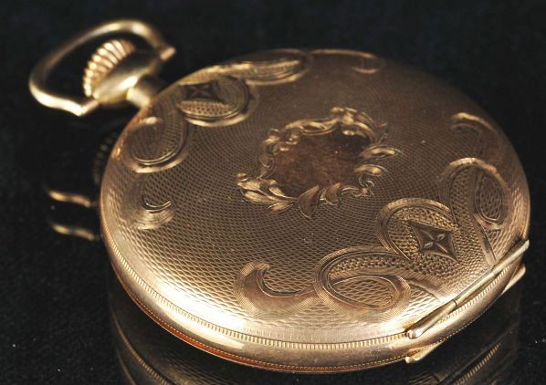 Elgin Deluxe Hunting Case Pocket Watch.: Works sporadically. Includes its original case. ADDITIONAL INFO: Watch is 14K yellow gold with 17 jewel movement.