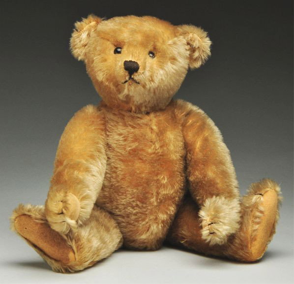 Steiff Bear.: Description Circa 1910 to 1912. Shoe button eyes, shorter mohair, and FF button. Condition (Excellent). Size 16" L.