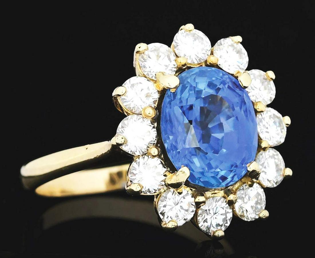 18K YELLOW GOLD SAPPHIRE & DIAMOND RING. (1 of 5)