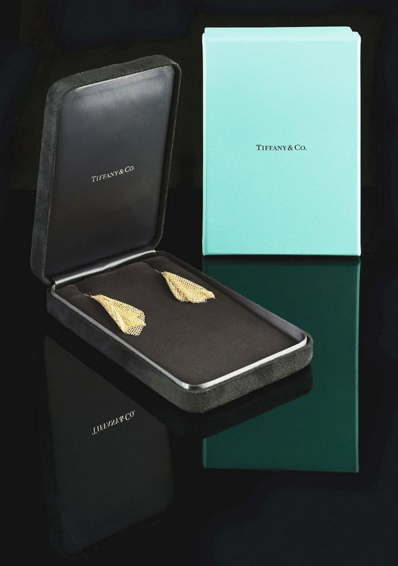 18K TIFFANY & CO. ELSA PERETTI MESH SCARF EARRINGS.: Pair of lady's 18k yellow gold Tiffany & Co. Elsa Peretti designed small mesh scarf earrings. Includes original Tiffany blue box, white ribbon and Tiffany blue handle bag. Each earring measures approx