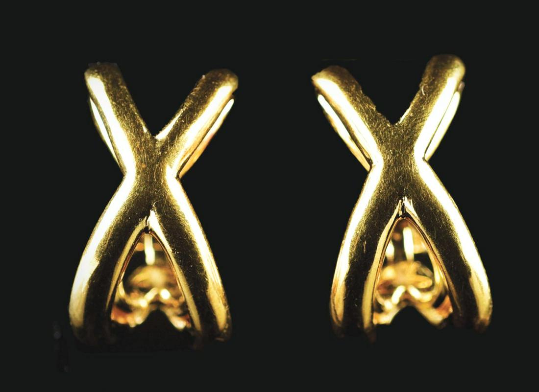 VINTAGE 18K GOLD TIFFANY & CO. INFINITY EARRINGS W/ORIGINAL BLUE BOX. (1 of 1)