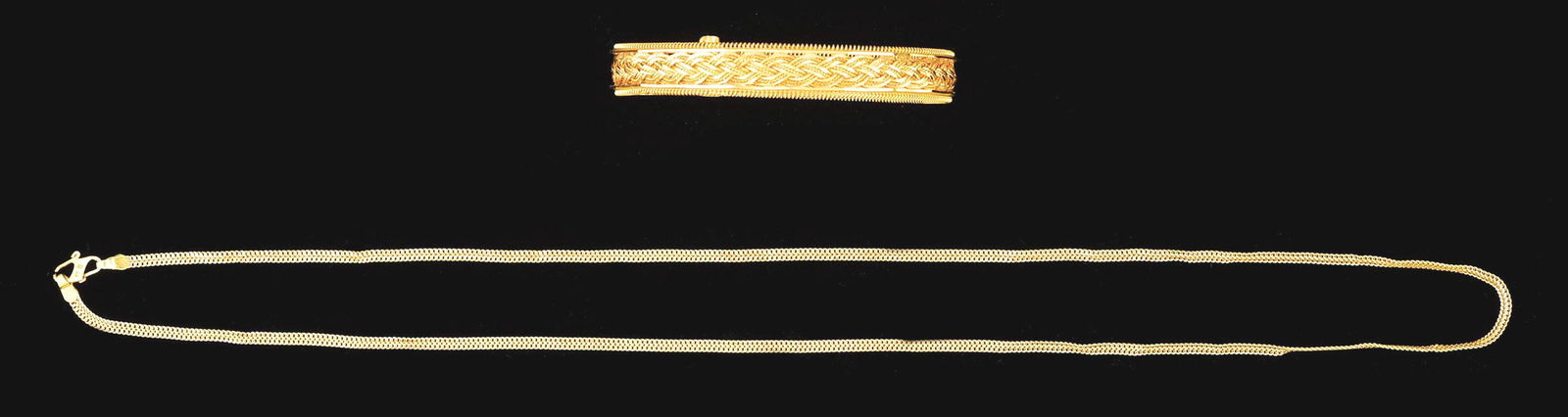 LOT OF 2: 22K GOLD BRACELET AND NECKLACE. (1 of 1)