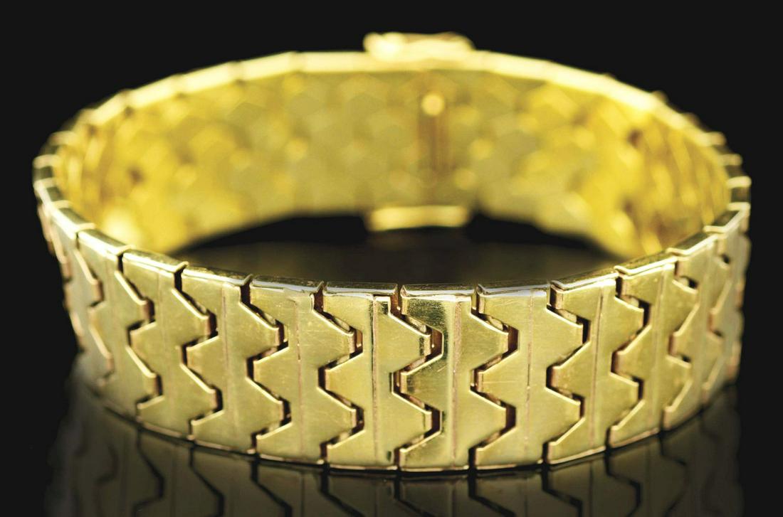 LADIES' 14K YELLOW GOLD BRACELET.: Stamped "585". 5/8" wide. Gross weight 43.7g.Condition:(Excellent).Dimensions:Length: 7".
