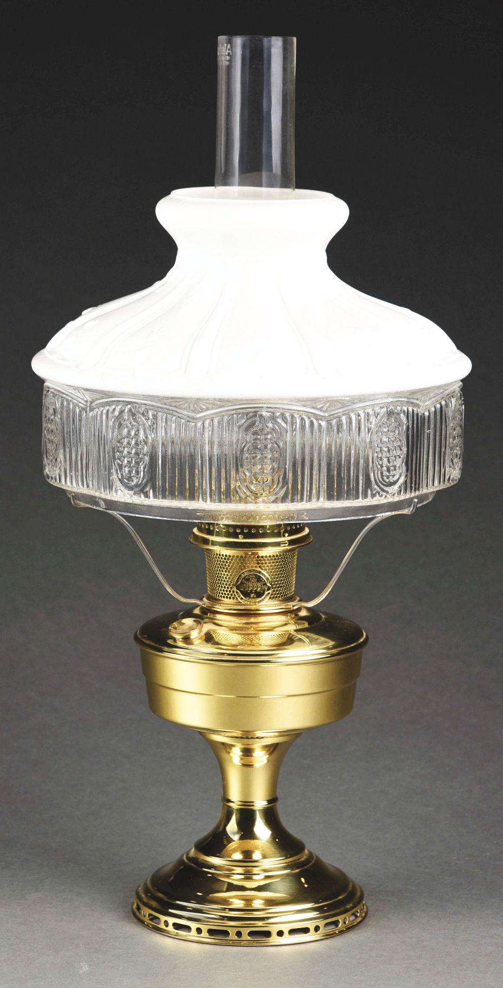 KEROSENE TABLE LAMP. (1 of 6)