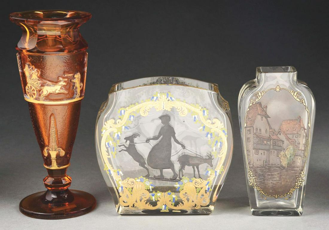 LOT OF 3: DECORATIVE VASES. (1 of 5)