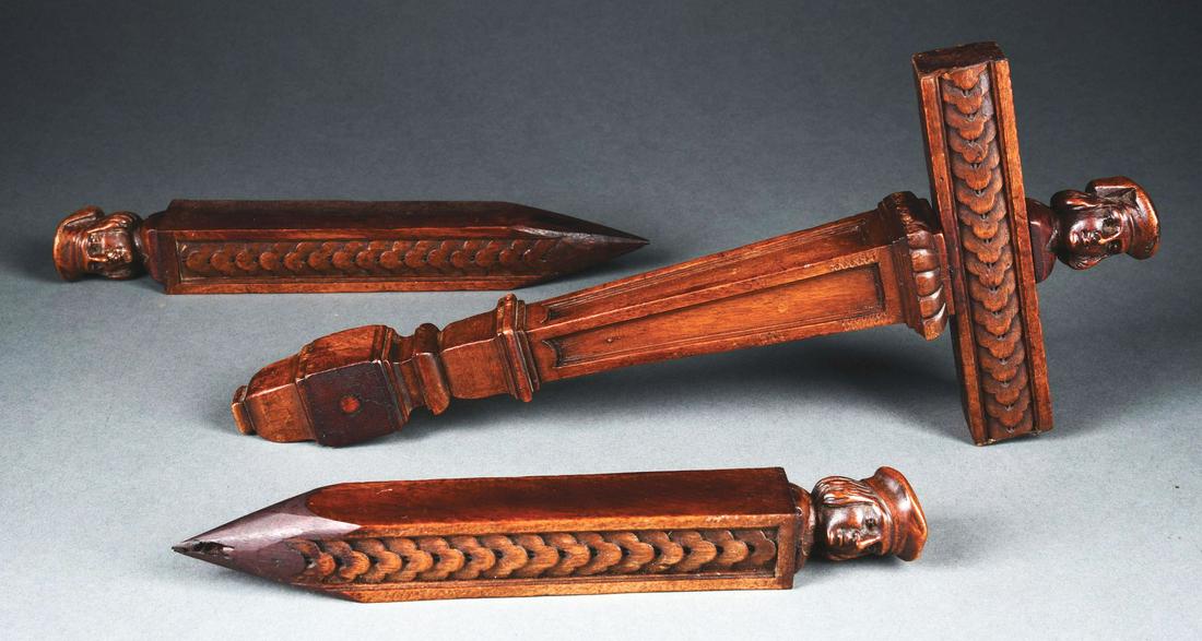 LOT OF 3: 19TH CENTURY VAMPIRE KILLING WALNUT HAMMER & 2 STAKES. (1 of 5)