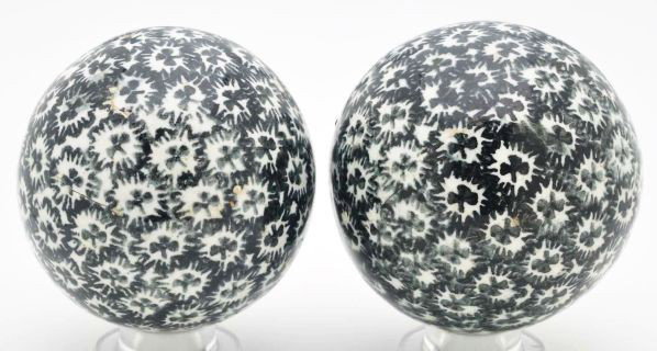 Lot of 2: Vintage Shamrock Carpet Bowls.: Description The shamrock style is very difficult to find in carpet bowls. Both marbles came from a Pennsylvania farm sale. The smaller marble has one as-made cooling crack and the larger marble is in 