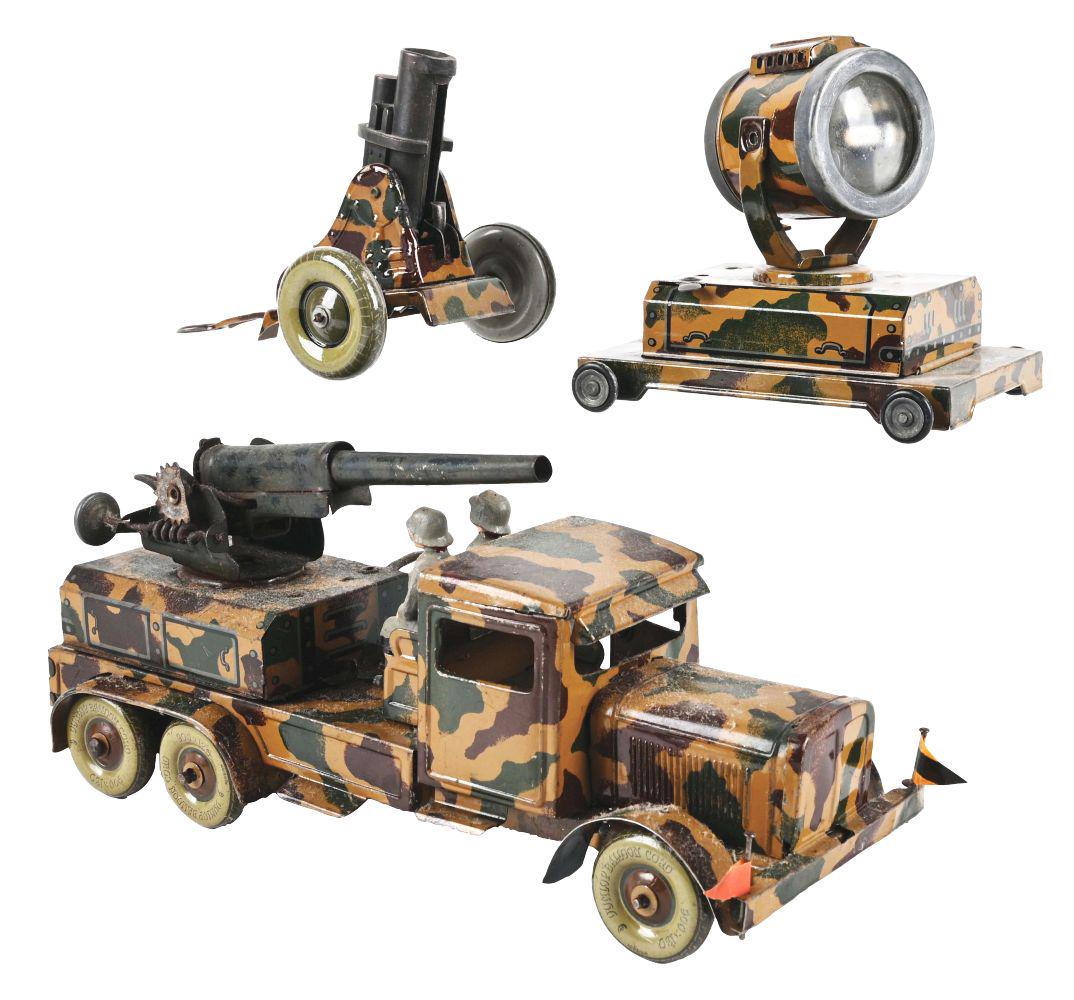GERMAN TIN LITHO WIND-UP LINEOL CANNON VEHICLE PULLING SEARCHLIGHT. (1 of 3)