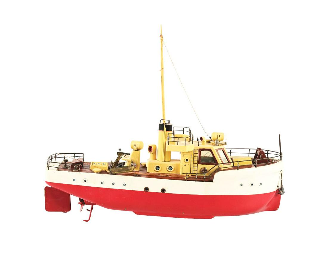 UNUSUAL JAPANESE BATTERY-OPERATED MODEL BOAT. (1 of 3)