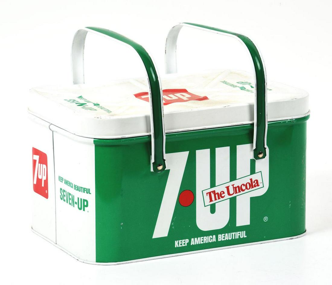 7UP ISSUED METAL PICNIC BASKET. (1 of 2)