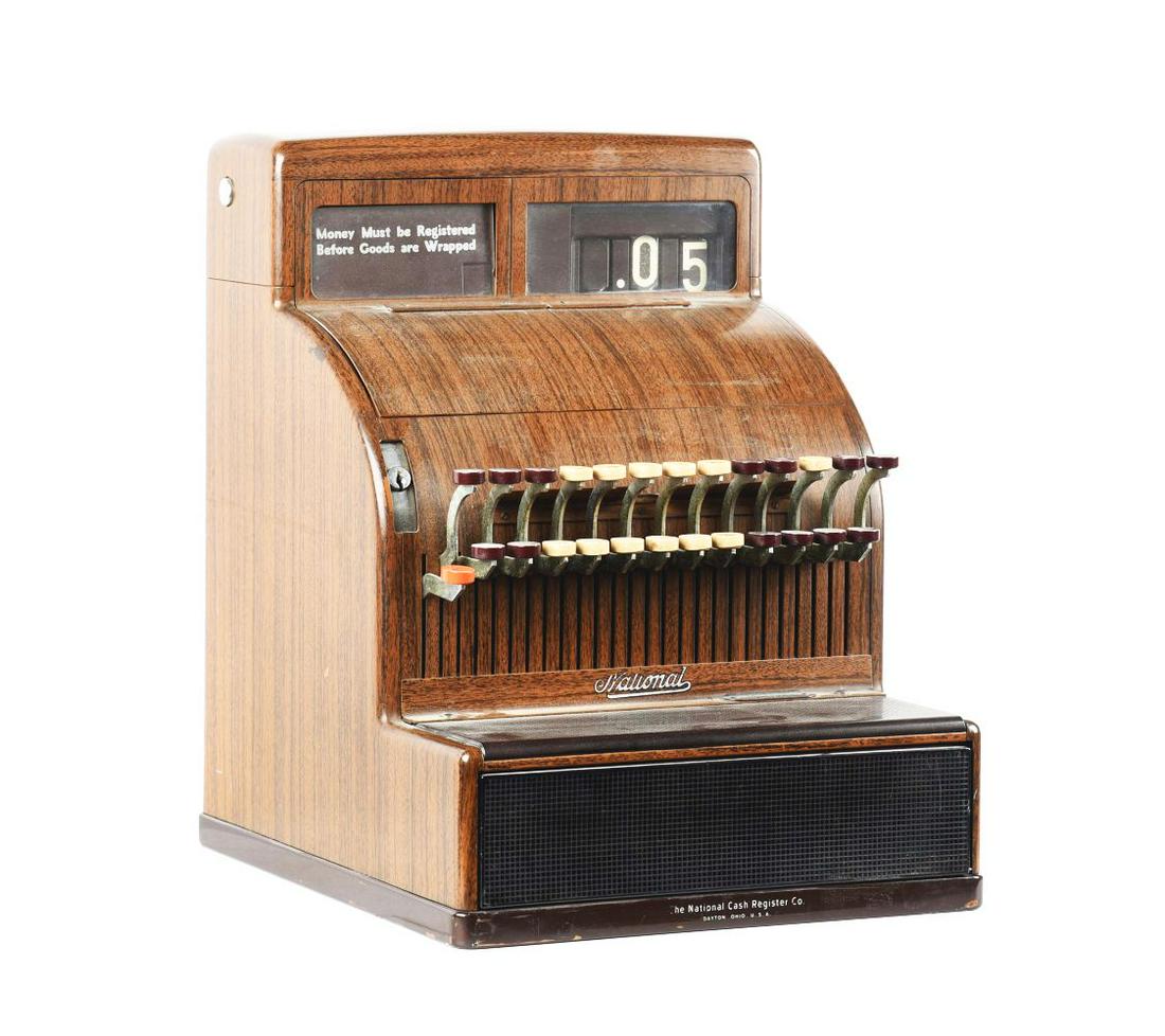 NATIONAL CASH REGISTER MODEL 126(2)X.: National Cash register model 126 in working order. Woodgrain finish. Complete and useable. Condition:(Very Good).13" x 15" x 17".Dimensions: