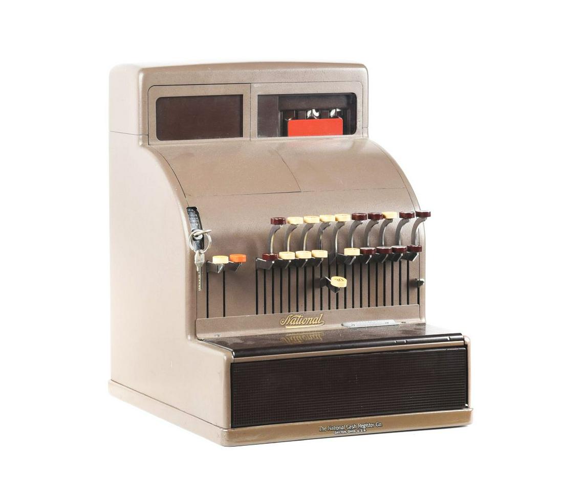 NATIONAL CASH REGISTER MODEL 122(2).: National Cash register model 122, complete and in working order. Light scratches and signs of wear. Condition:(Very Good).13" x 15" x 17".Dimensions: