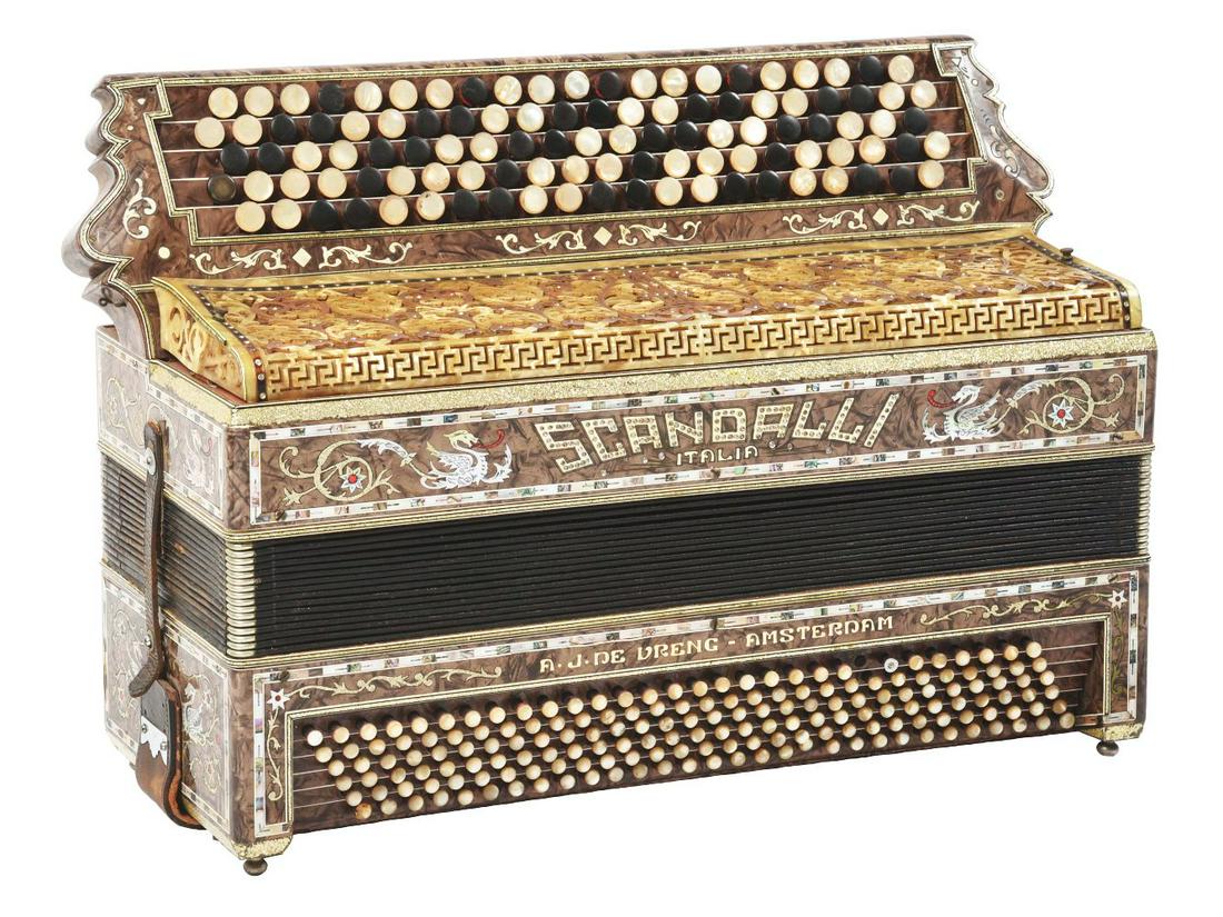 SCANDALLI CHROMATIC ACCORDIAN WITH BUTTONS. (1 of 16)