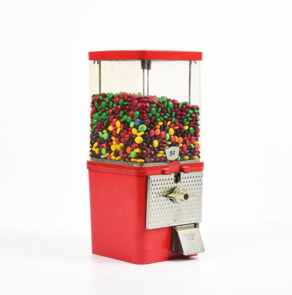 5Â¢ VENDING MACHINE WITH KEY. (1 of 2)