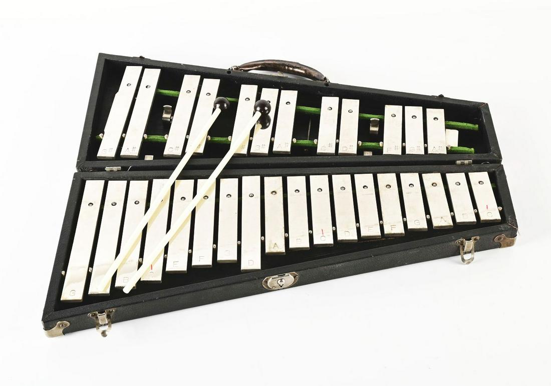 XYLOPHONE WITH CASE.: Complete xylophone with mallets and case.Condition:(Good).Case: 24" x 11" x 3".Dimensions: