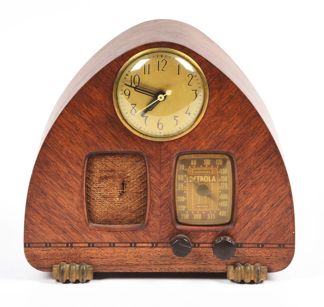 DETROLA MODEL 302 CLOCK RADIO (1939). (1 of 2)