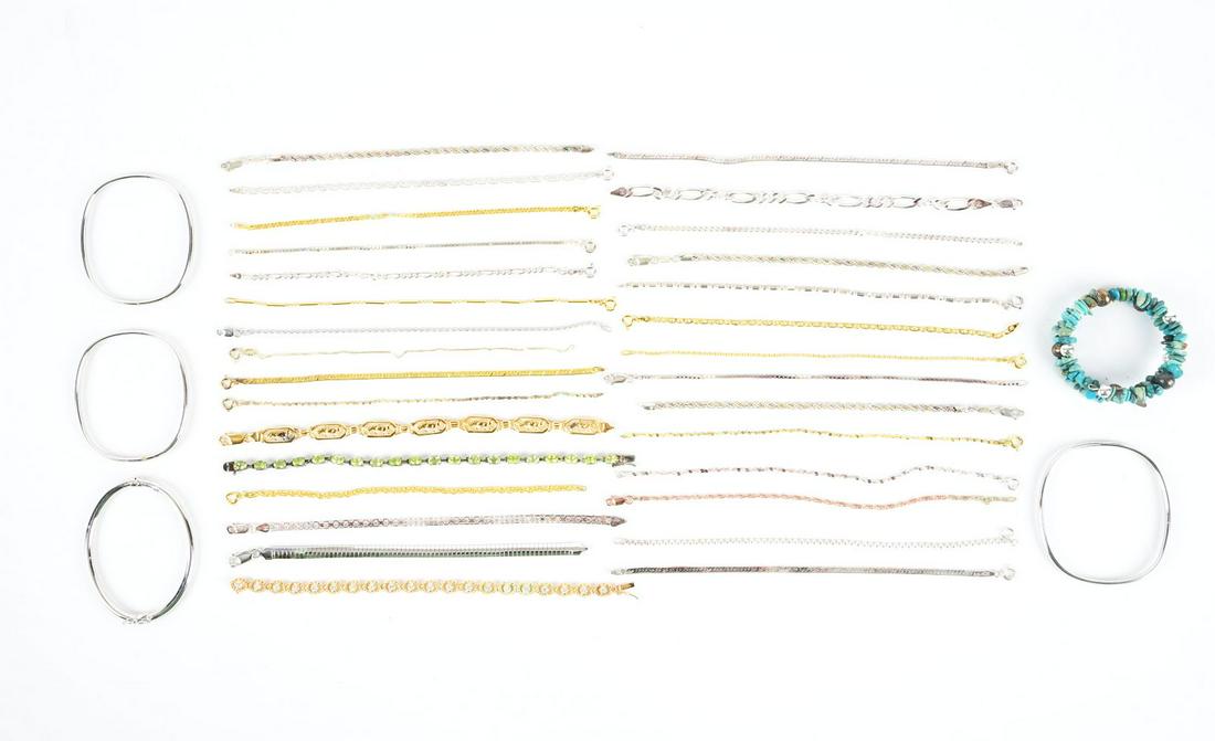 LOT OF 35: STERLING SILVER BRACELETS.: Gross weight 166 g.Condition:Dimensions:
