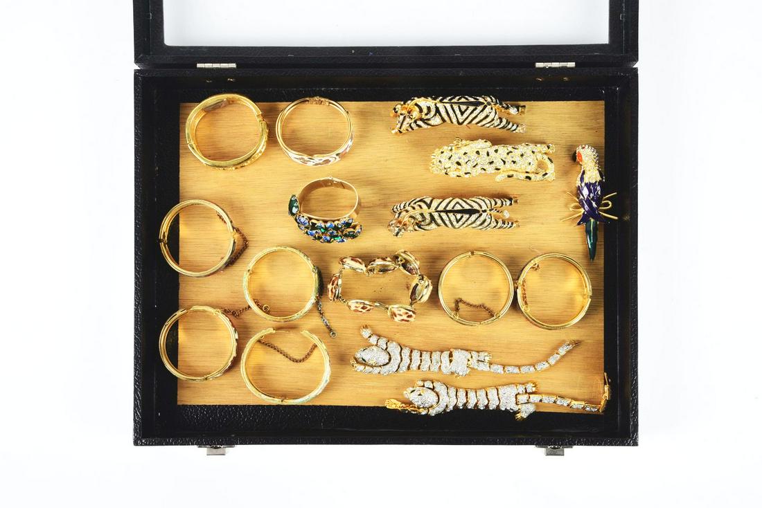 LOT OF 16: VINTAGE BRACELETS AND ANIMAL PINS. (1 of 2)