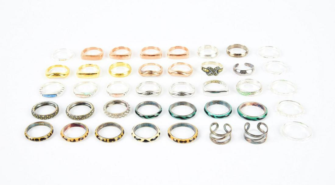 LOT OF 40: STERLING SILVER RINGS.: Gross weight 80 g.Condition:Dimensions: