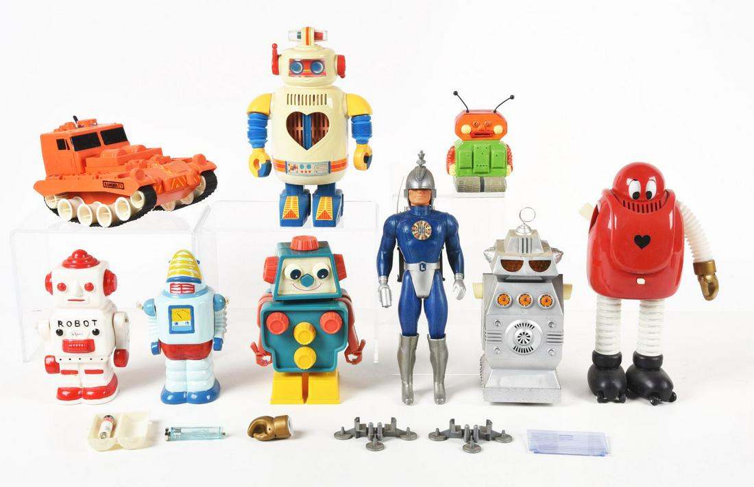 LARGE LOT OF MOSTLY CONTEMPORARY PLASTIC & CERAMIC ROBOTS. (1 of 1)